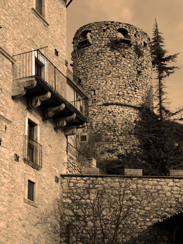Barrea - Torre medievale